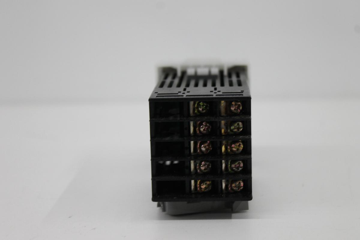 Used Yokogawa UT150-VN Digital Temperature Controller