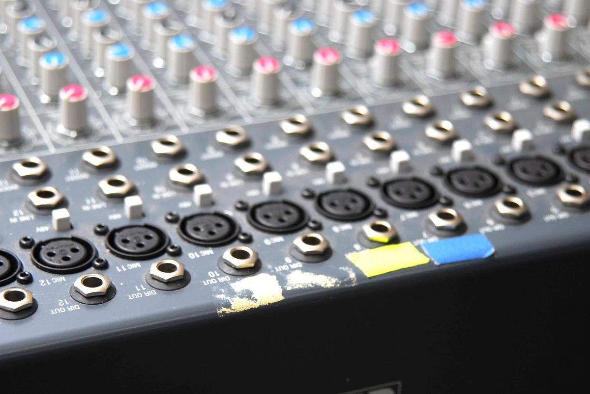 Used Allen & Heath ZED-420 16-Channel Mixer