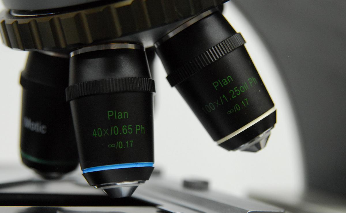 Used Motic BA400 Trinocular Phase Contrast Microscope W/ Plan 10/20/40/100 Objectives