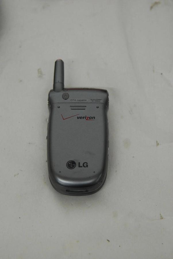 Used LG VX8300 (Verizon) Cellular Phone W/ Accessories 842623286535