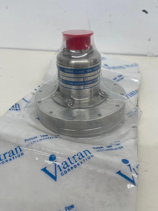 Viatran Pressure Transducer 2196CB2DNA20 0-5 IN.WCG - Open Packaging