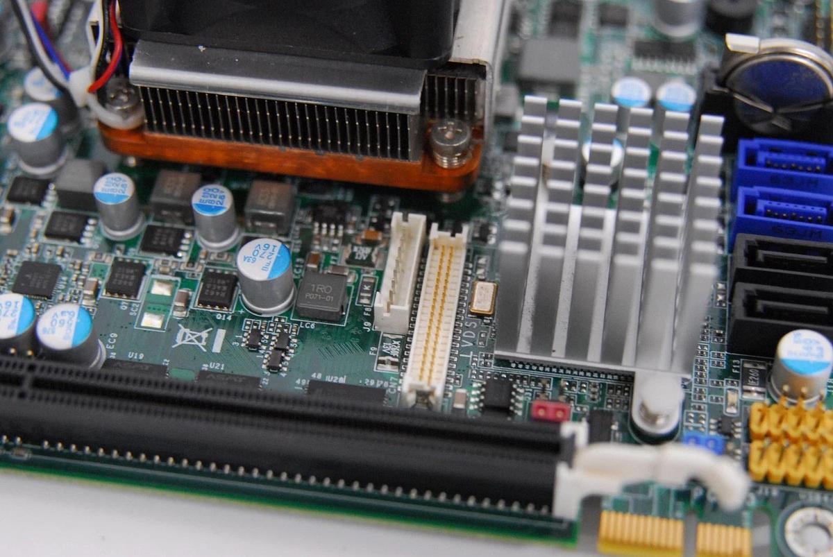 Used DFI HR100-CRM 774-HR1001-552G Mini-ITX Motherboard (8gb RAM, SR02T i7 CPU)