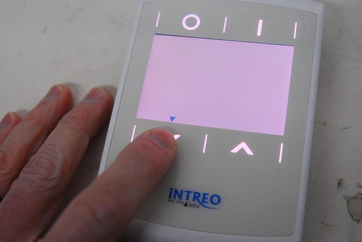 Used Delta iNTREO eZNS-T100-B-SM-047-WWG-CCI enteliZone Network Sensor