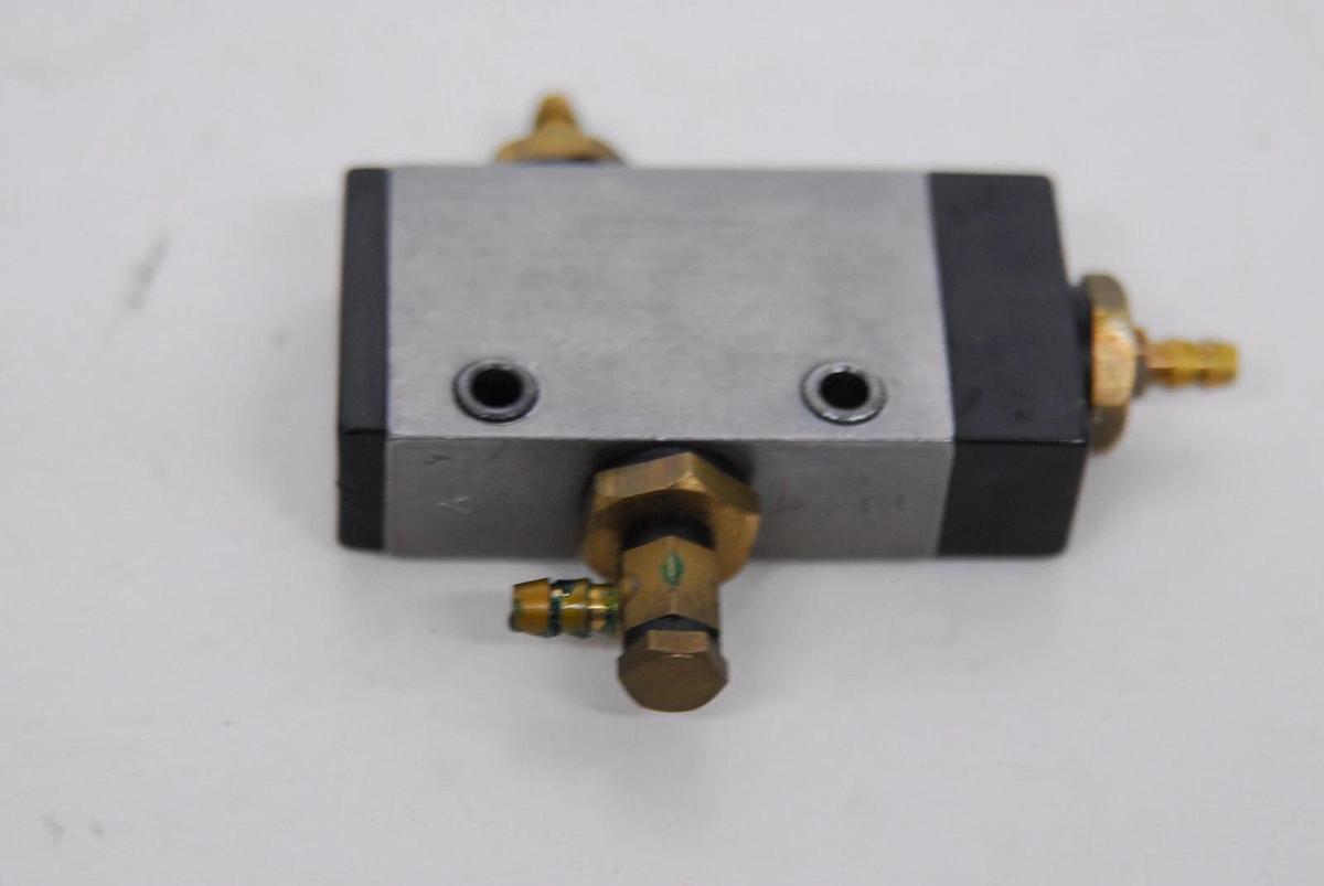 Used Bosch 0-820-212-001 Pneumatic Solenoid Valve 3/2 NC