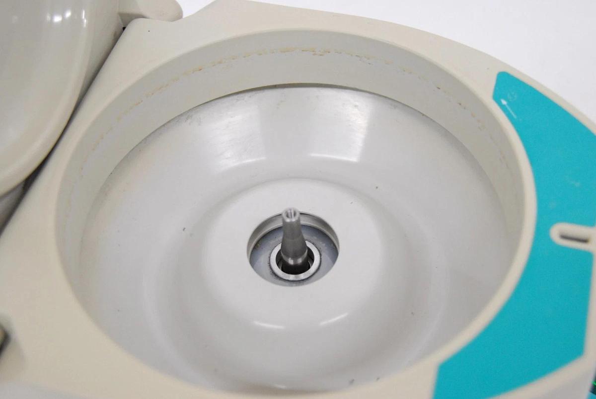 Used Labnet Spectrafuge 24D Centrifuge W/ 24 x 1.5/2.0 mL Rotor, Lid