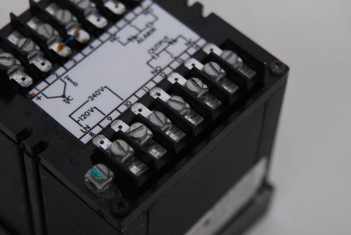 Used Omega 4001KC Temperature Controller - TESTED