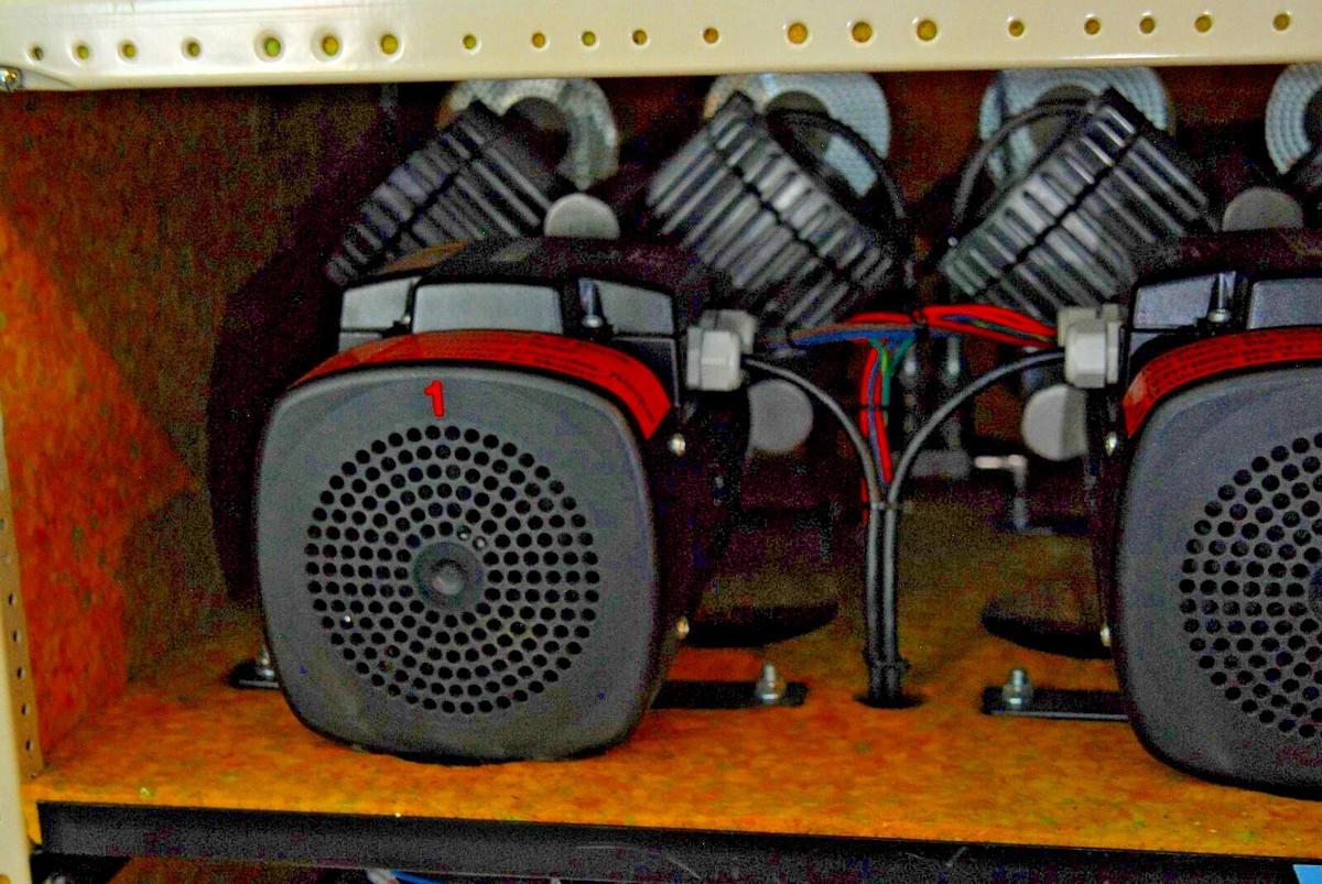 Used JUN-AIR 4000-40M Oil-less Cabinet Air Compressor (40 Liter 120PSI) 1579200