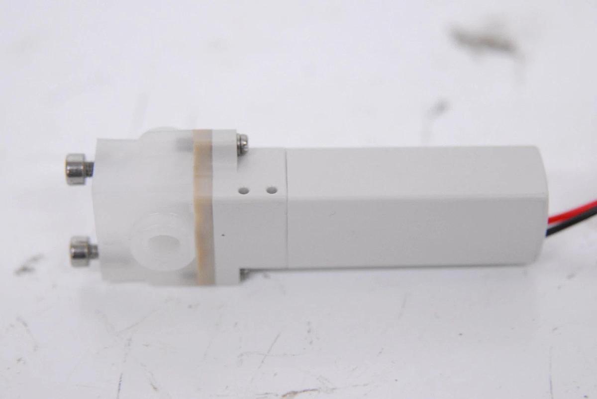 Used SMC LVM105R-5C1U-6-Q 3-Port Direct-Acting Base-Mounted Chemical Solenoid Valve