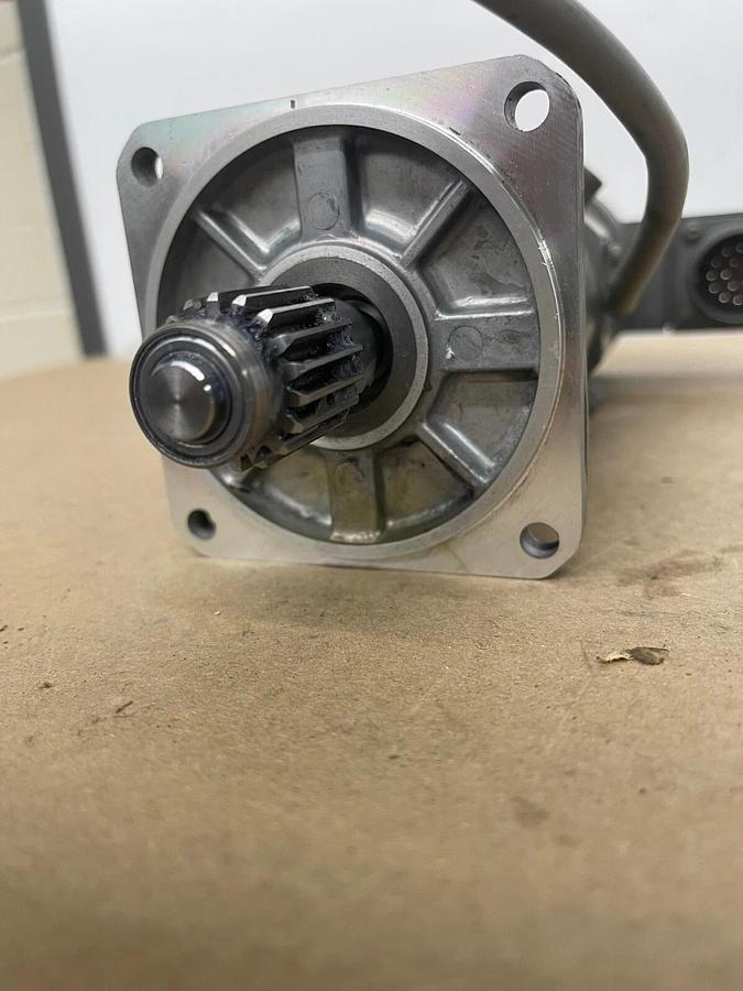 Used Mitsubishi HD20ET-02 DC Servo Motor / Sanyo Denki G1811-097-6 Encoder (DWC200H)