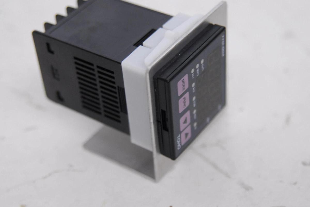 Used TOHO TTM-004 Digital Temperature Controller (QIAGEN BIOROBOT EZ1)