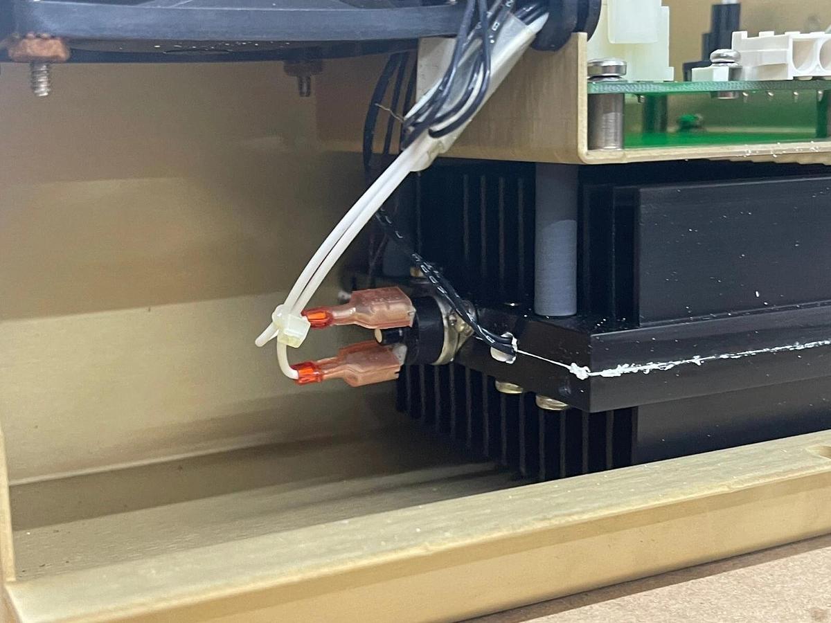 Used Perkin Elmer N077-9584 JAZ HTR ADPTR W/ Encloser