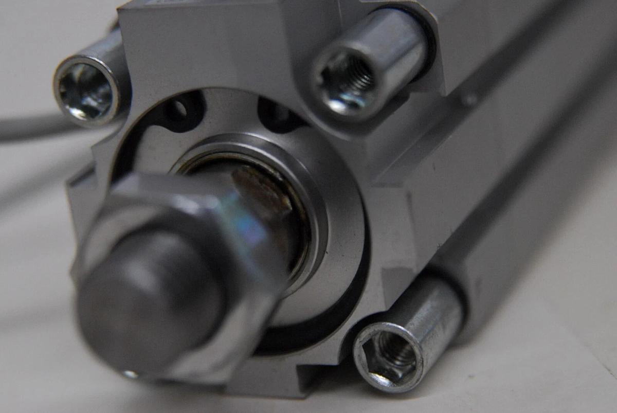 Used CKD USSD-KL-32-70-F-N Position Locking Compact Cylinder