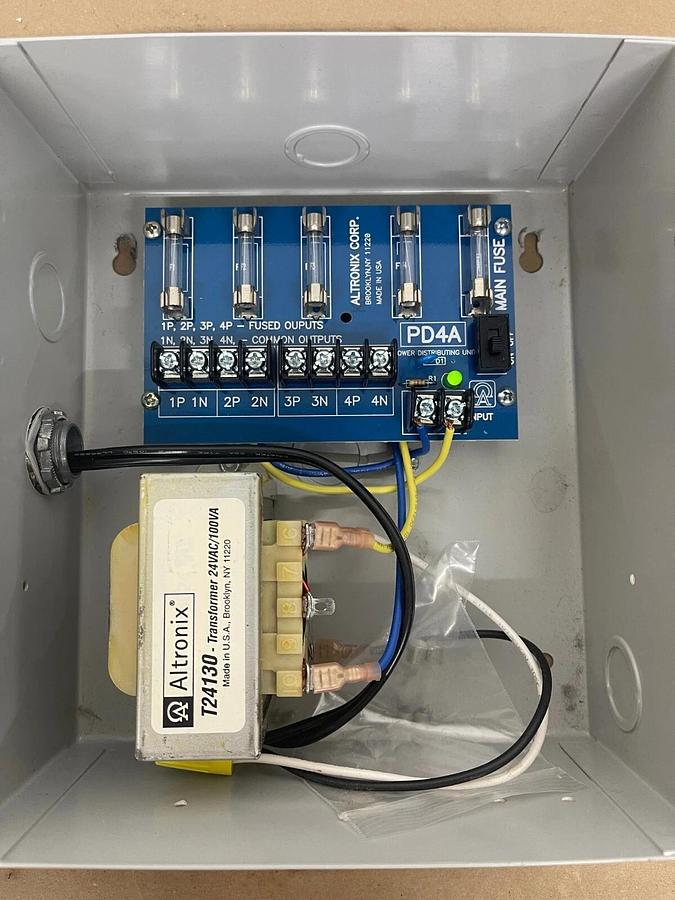 Used Altronix ALTV244 4 Fused Outlet AC Wall Mount CCTV Power Supply