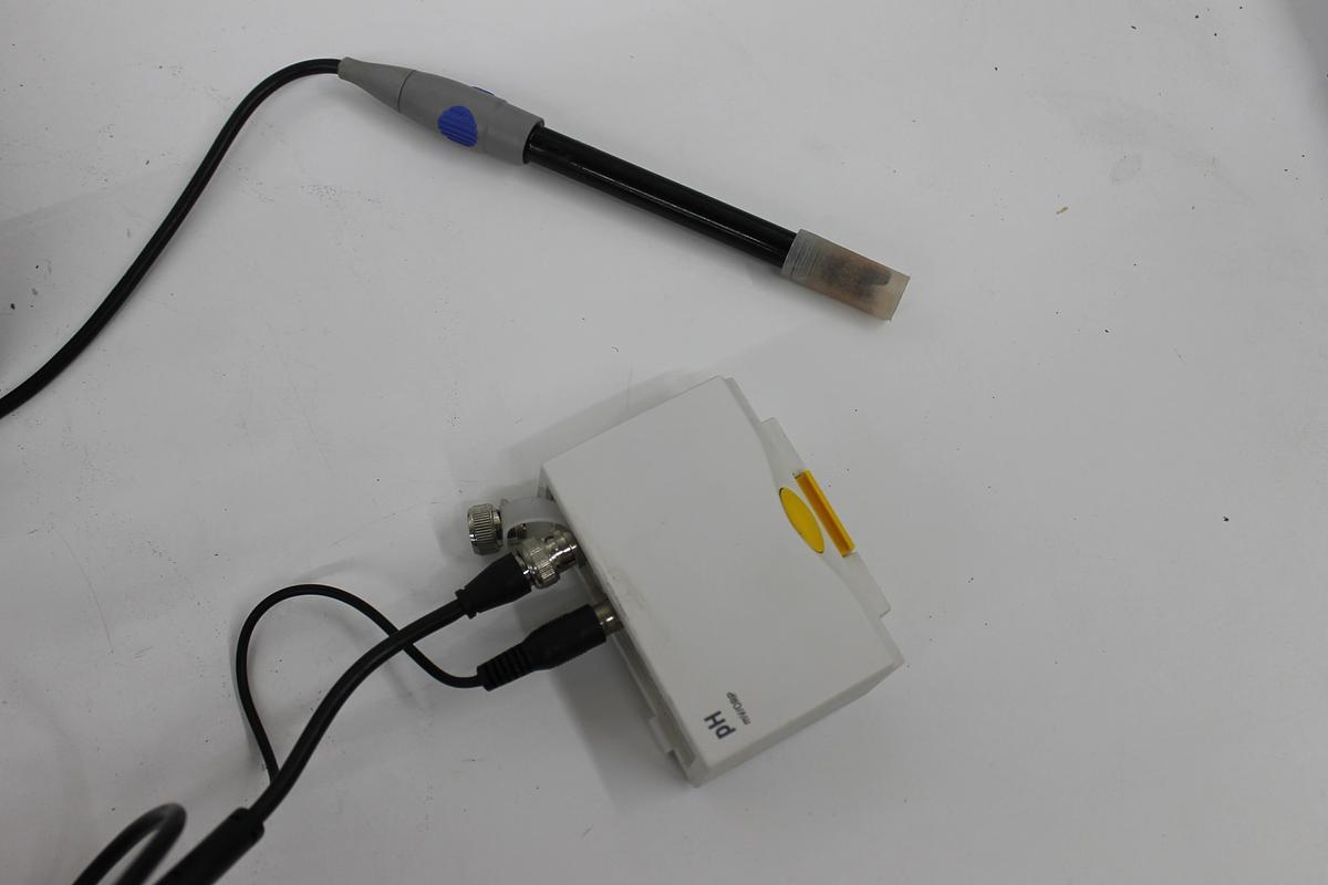 Used Mettler Toledo SevenMulti pH Conductivity Meter w/ Probe and Power Supply