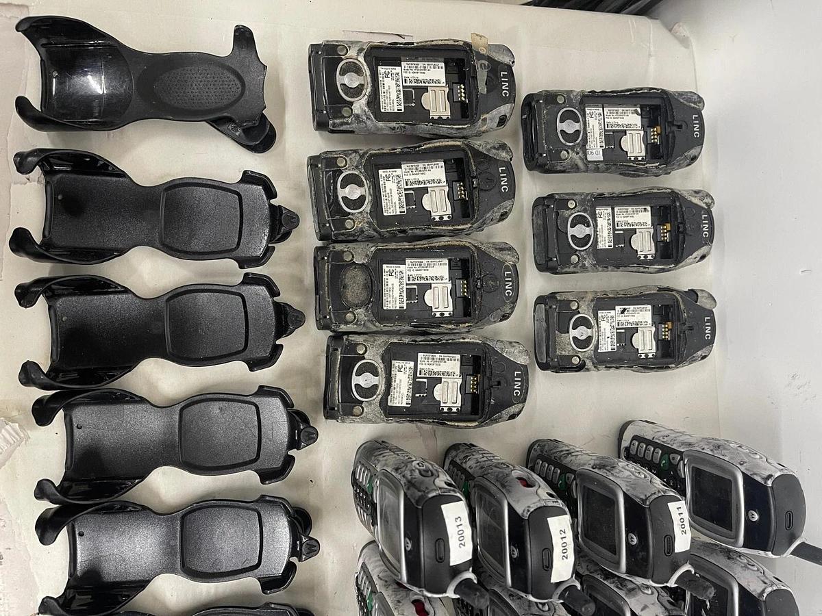 Used Motorola Nextel i355 Cell Phones W/ 9 Belt Clip Holsters - FOR PARTS Lot of 29
