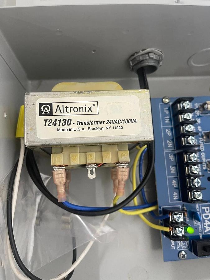 Used Altronix ALTV244 4 Fused Outlet AC Wall Mount CCTV Power Supply