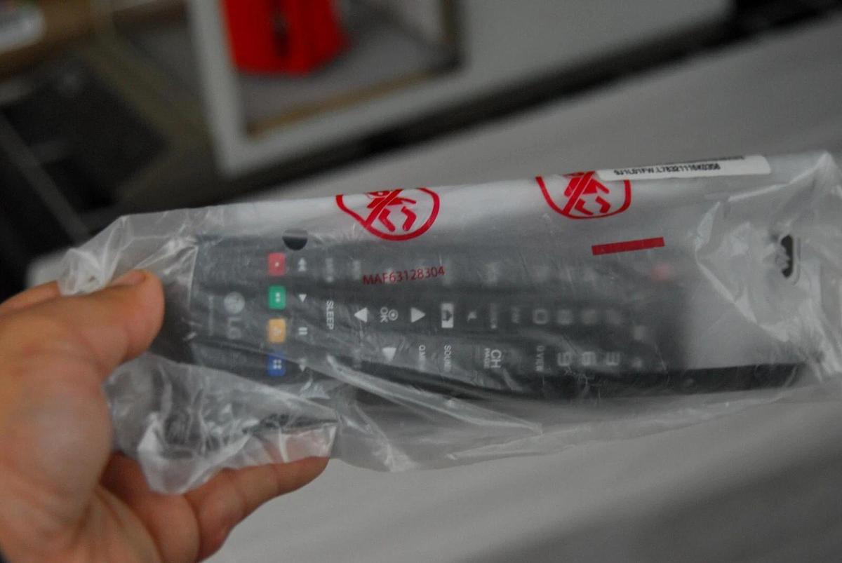 Used Brand New LG AKB75095376 Remote Control w/ Accessories