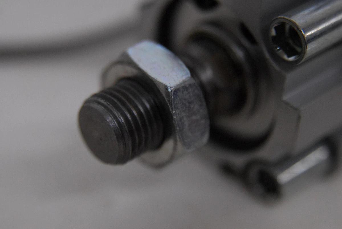 Used CKD USSD-KL-32-70-F-N Position Locking Compact Cylinder