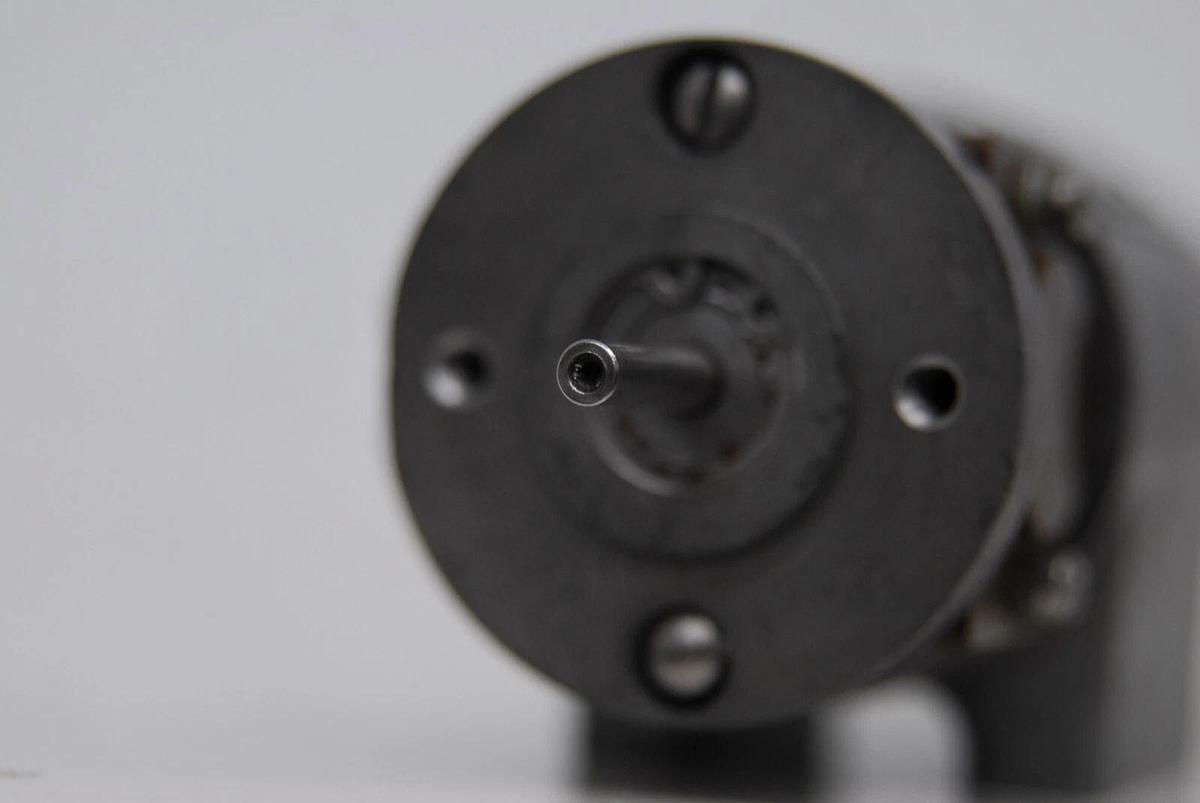 Used Reeves Instrument Corp 135359 A-16-114 DC Tachometer Generator