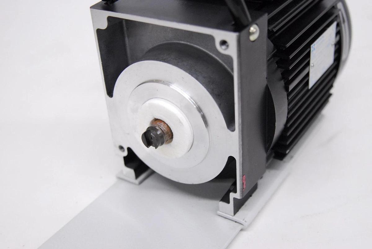 Used Hanning E7B2B-7-583 1-phase AC Motor 200-240VAC 2760/3155RPM (Pfiffer DUO 3)