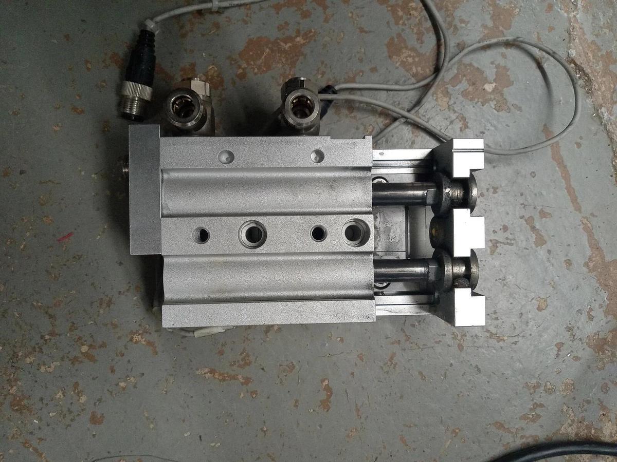 Used SMC Compact Guided Linear Pneumatic Cylinder EMX S 20-30 Press. 0.15 ~ 0.7 MPa