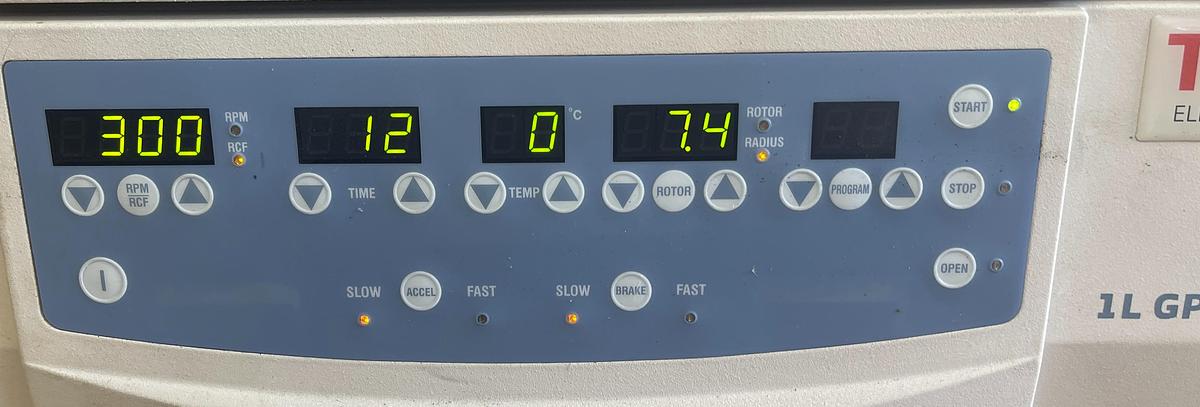 Used Thermo Forma Fisher 5532 1L GP Refrigerated Benchtop Centrifuge W/ 243 Rotor