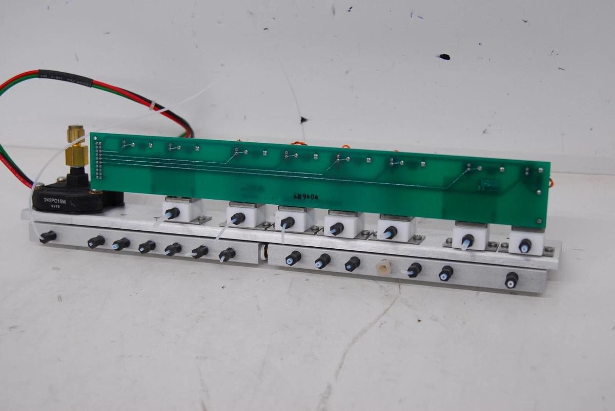 Used Applied Biosystems 600925 REV A Solenoid Manifold W/ Micro Switch 242PC15M