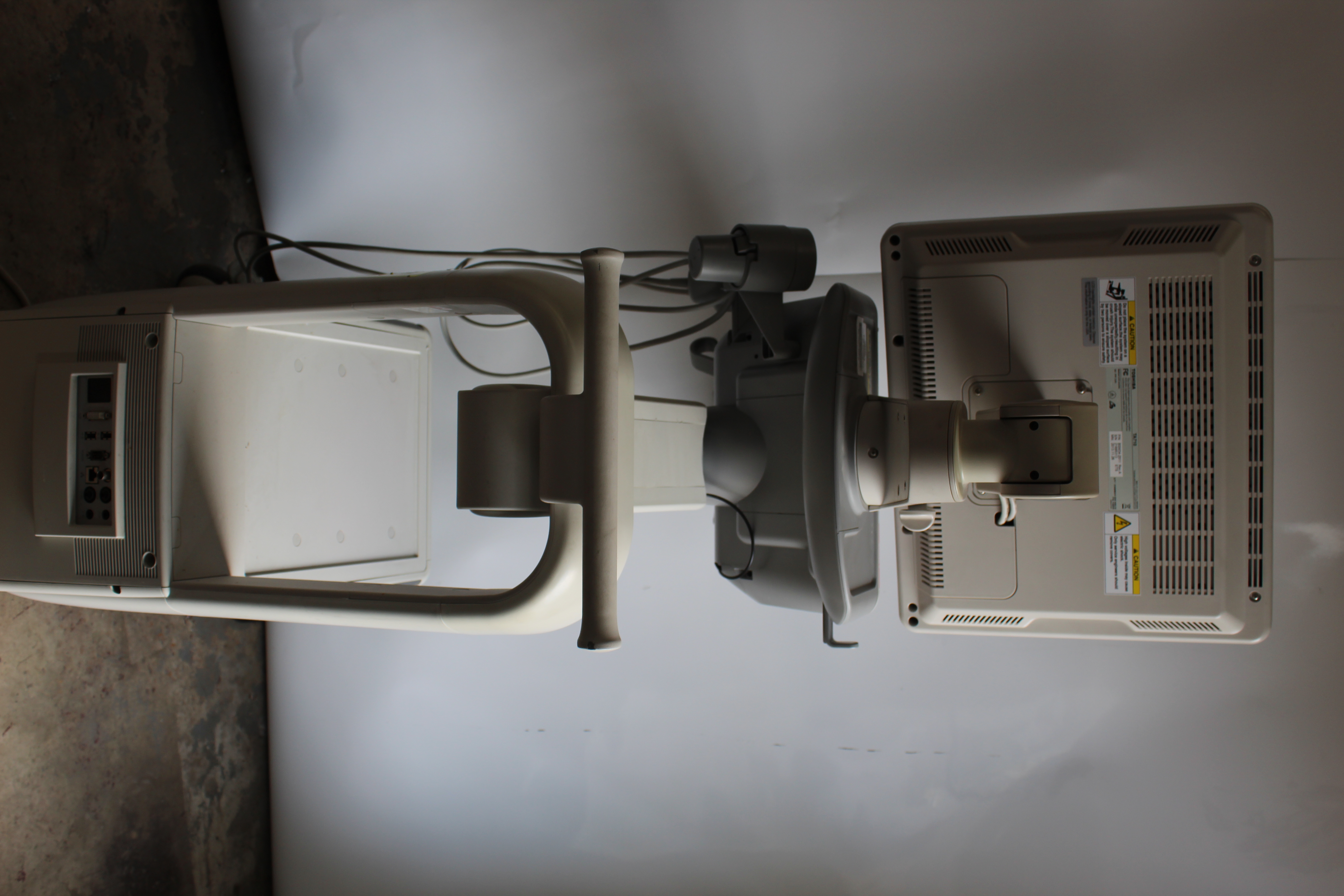 Used Toshiba Xario 200 Ultrasound TUS-X200 w/ 6S3 + 18L7 Probes