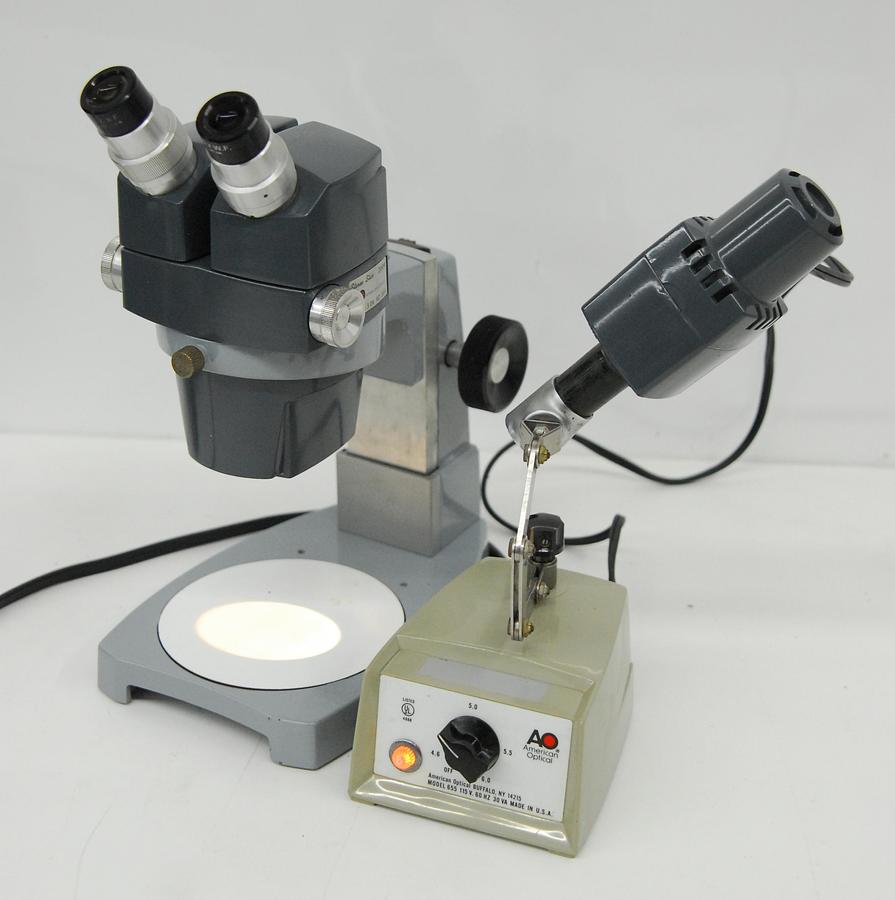 Used AO Stereo Star 569 .7x-3x Stereo Microscope W/ 655 Illuminator - TESTED WORKING