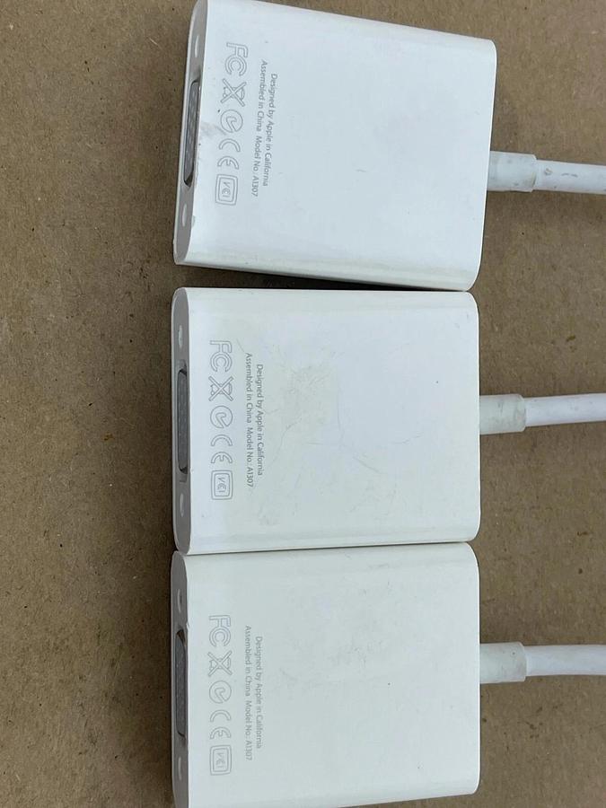 Used Apple A1307 Mini DisplayPort to VGA Adapter
