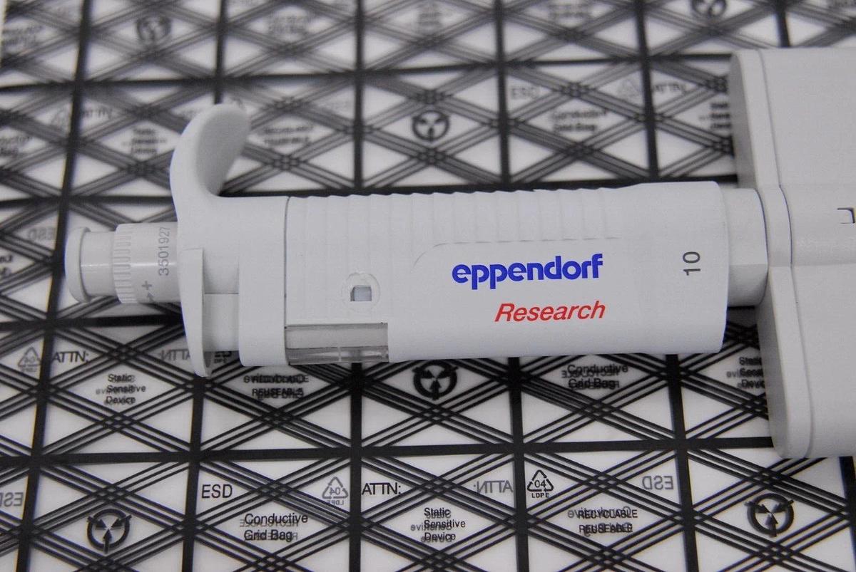 Used Eppendorf Research 10 0.5-10µL 8-Channel Manual Pipette