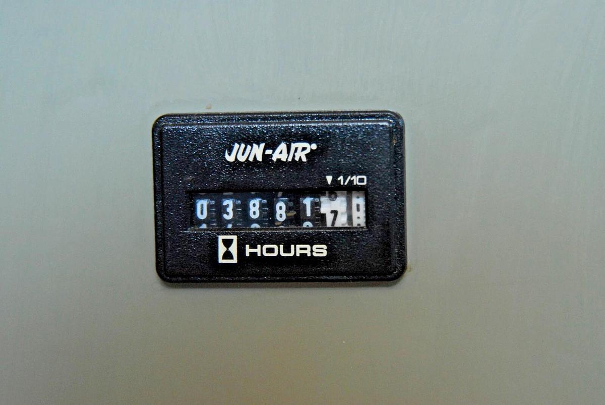 Used JUN-AIR 4000-40M Oil-less Cabinet Air Compressor (40 Liter 120PSI) 1579200