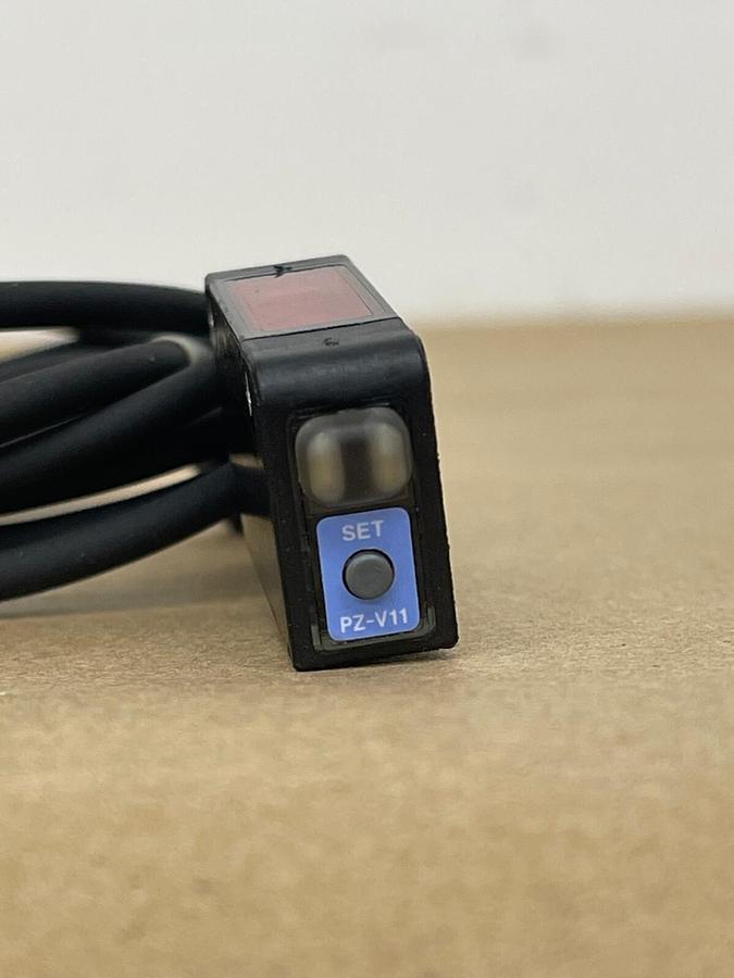 Used Keyence PZ-V11 Photoelectric Sensor