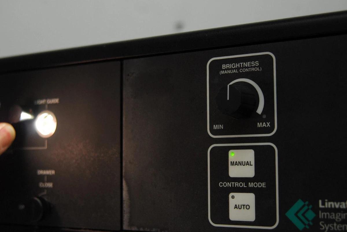 Used Linvatec Intravision 8425A Automatic Light Source
