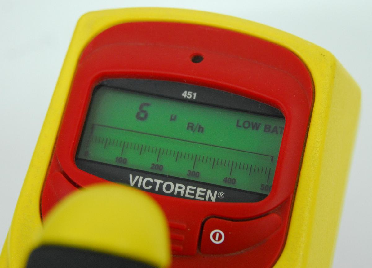 Used Fluke 451P-RYR Ion Chamber Radiation Survey Geiger Meter Victoreen - Lot of 2