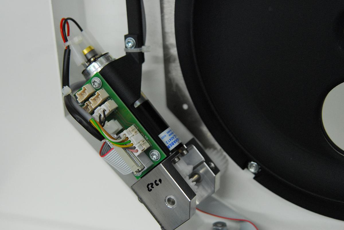 Used Hettich 2350-01 MIKRO 220 Robotic Automated Benchtop Centrifuge W/ Rotor