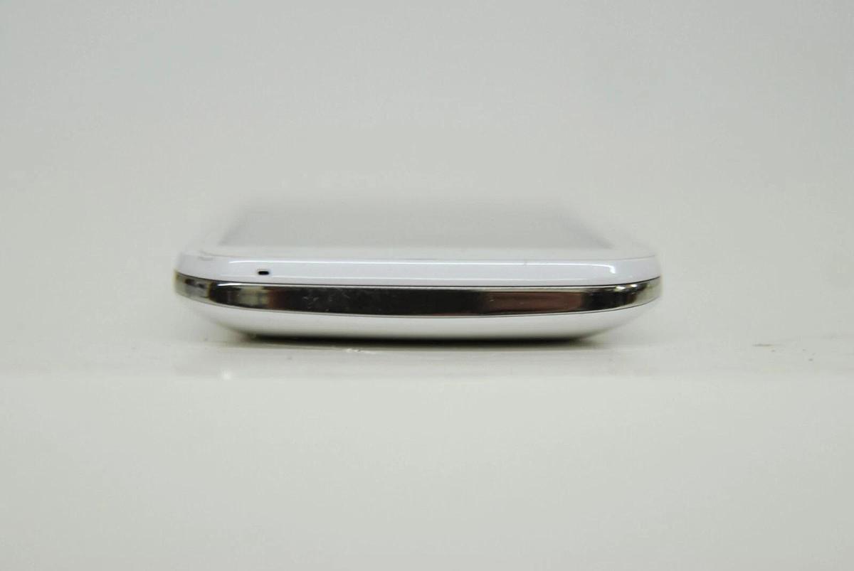 Used BLU Advance 4.0 A270A - 4GB - White, Dual Sim Slots (Unlocked) Smartphone 848958008286