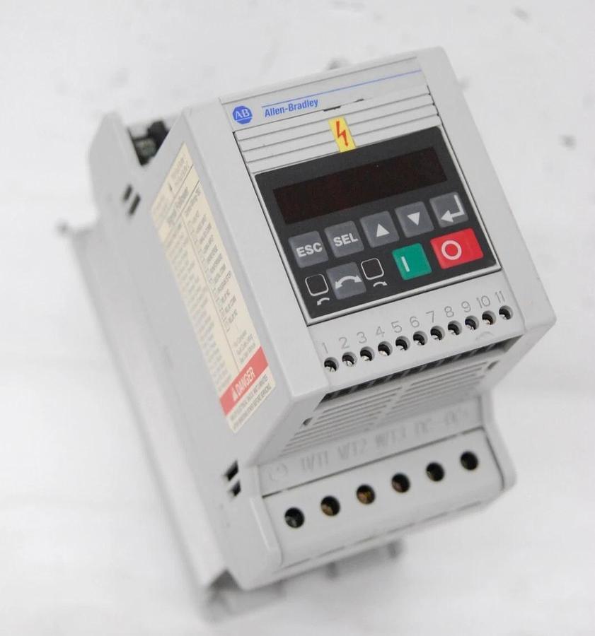 Used Allen-Bradley 160-AA03NSF1P1 7.06 C Variable Frequency Drive W/ 160-P1 Keypad
