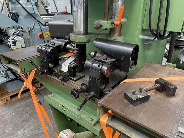 Gebruikt MAE 16t. richtpers