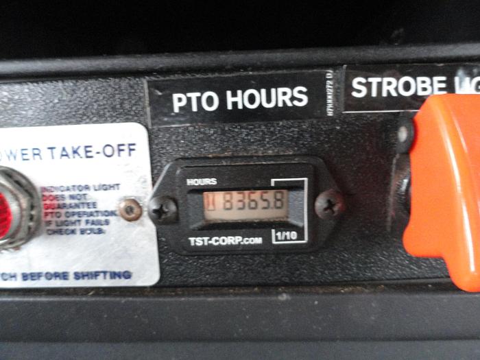 Used 2011 Freightliner / Altec BUSINESS CLASS M2 106 / LRV -55