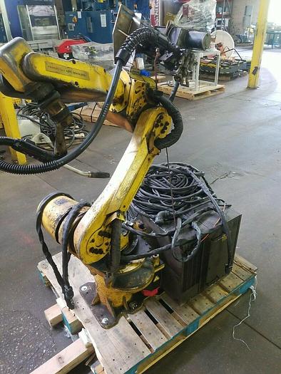 Used FANUC ROBOT ARC MATE 100i . FANUC TYPE A05D-2402-B001 RJ-3 controller