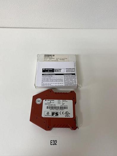 New In Box Allen Bradley Safety Relay MSR33RT 440R-F23199 Ser A