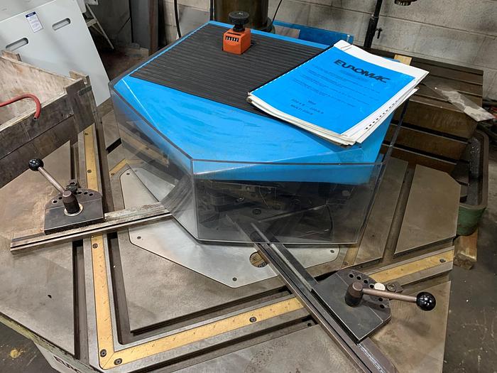 Used 8-1/2" X 8-1/2" X 3/16", EUROMAC, MODEL EURO 220/6AV, HYDRAULIC NOTCHER, W/ VARIABLE ANGLE