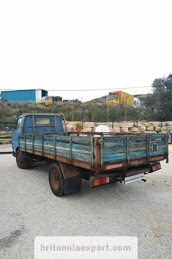 Used 1981 TOYOTA Dyna BU30 300 6 tyres truck.
