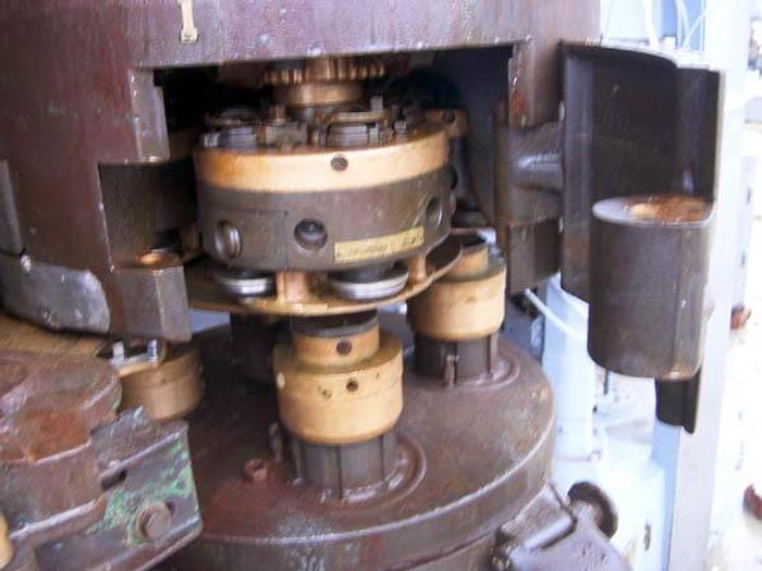 Usado Cerradora automática de latas de 4 cabezales con alimentador de tapa "CANCO 400"