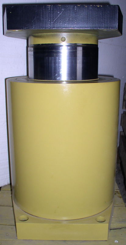 Used 565 Ton Atlas / Parker Hydraulic Cylinders; 5" str.; 12" bore, 9" rod, 10,000 psi; 33 in stock