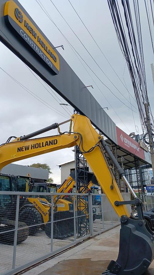 EXCAVADORA NEW HOLLAND E215C