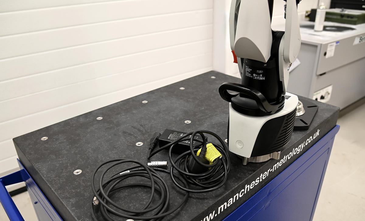 Used HEXAGON ABSOLUTE 83 WITH ABSOLUTE SCANNER AS1