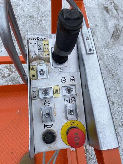 Used 2014 SKYJACK SJ6832RT