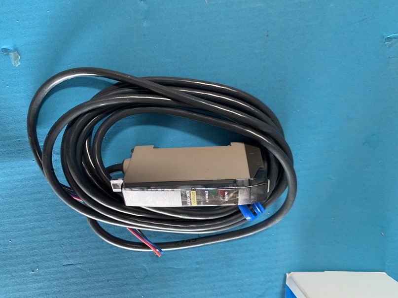 Used Omron Photoelectric Switch E3X-NT21
